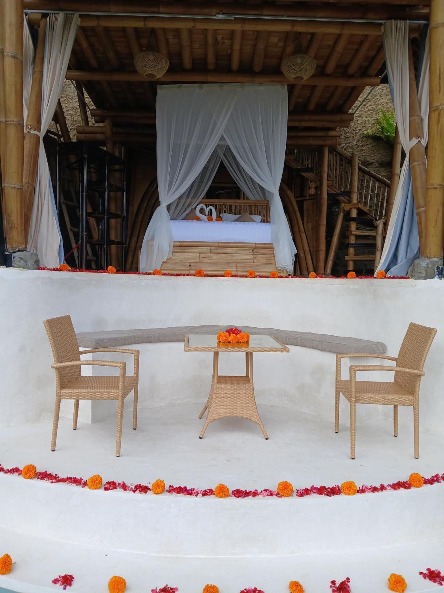 Villa Danaswari Bali Bamboo House Selat Esterno foto